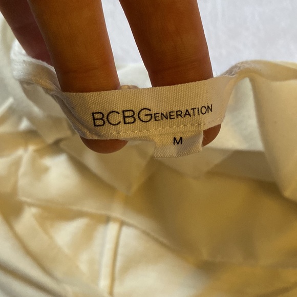 🤍🤍🤍BCBG OFF WHITE SILK TOP Medium🤍🤍🤍 - Picture 5 of 5